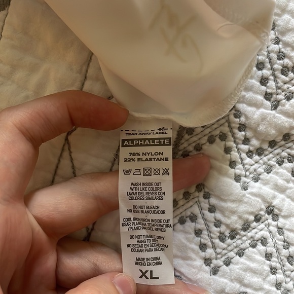 Alphalete pulse zip tank - Picture 3 of 3